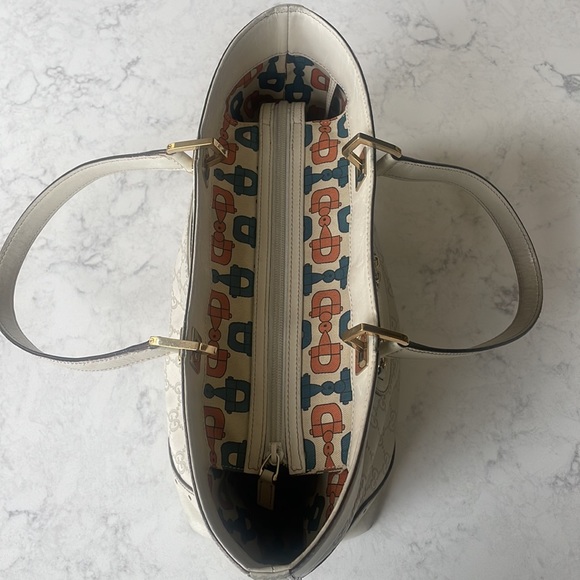 Gucci White Guccissima Leather Medium Punch Tote - Picture 15 of 16